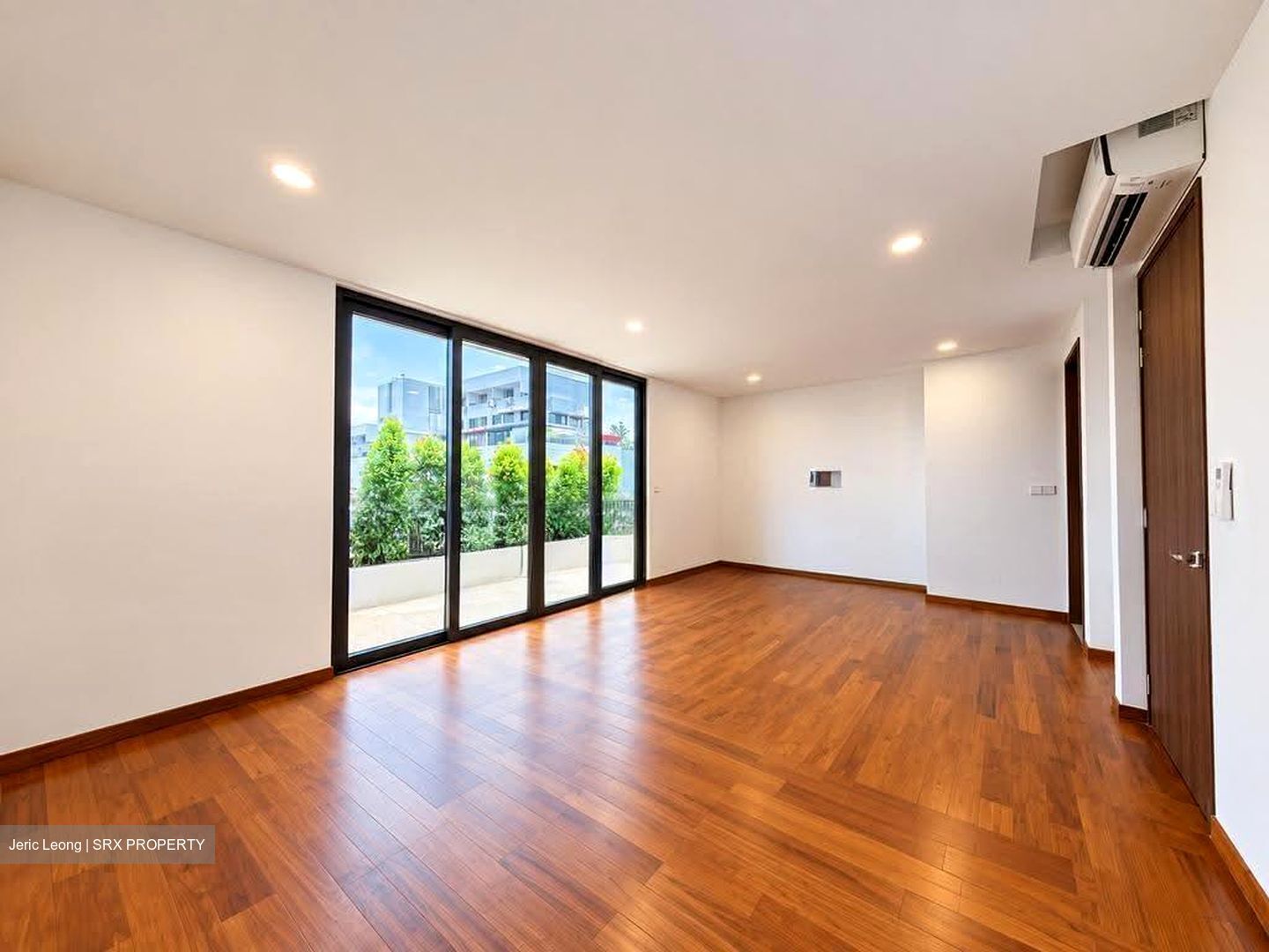 Duke's Road (D10), Semi-Detached #636911681